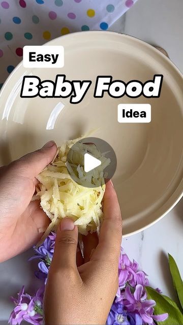 Em Sayers on Instagram: "Easy breakfast idea suitable for baby led weaning. It’s a great in for younger babies as it’s full of fruit and oats and no nasties. 

👶BLW 6 months 
🧑‍🍳Makes 5

1 apple grated 
5 raspberries chopped 
1 egg
4 tbsp oats 

Combine all ingredients and allow oats to soak up juice from apple. Leave to rest for 5 minutes. Add a tbsp of mixture to pan with coconut oil.  Press down into circle shapes and press die. To flatten slightly. . Allow to cook on medium for 4-5 minutes then flip. ( don’t turn too early as they fall apart)Cook for another minute then serve. 

#blw #weaning #babyledweaning #weaningideas #easyrecipes #breakfast #ukmums #babyfood #weaningjourney #weaningrecipes #weaningtips" 6 Month Baby Breakfast Ideas, Blw Breakfast, Baby Breakfast, Easy Baby Food Recipes, Weaning Recipes, Breakfast Idea, Led Weaning, Baby Led Weaning, Weaning