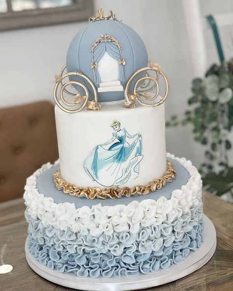 Marzia Caruso Cakes on Instagram: "#cinderellacake#disneycake #perfettabysugarfantasy #principessabysugarfantasy @polifantasy_di_jf_sugarfantasy @sugarfantasy_sugarpaste" Cake For Quinceanera, Minion Wedding Cake, Cinderella Theme Cake, Sweet 16 Cinderella Theme, Minion Wedding, Cinderella Party Theme, Princess Theme Cake, Disney Wedding Shoes, Cinderella Birthday Cake