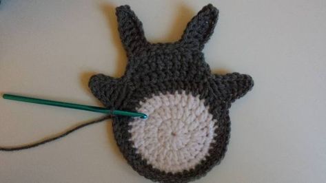 Crochet Totoro, Crochet Tutorial Pattern, Crochet Geek, Crochet Supplies, Crochet Granny Square Blanket, Crochet Shop, Bring Up, Crochet Coasters, Half Double Crochet