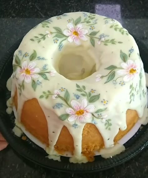 Pastel Cupcakes, Lemon Cake Recipe, Pretty Dessert, Painted Cakes, Cake Decorating Tips, Lemon Cake, Tiny Home, Pretty Cakes, Cute Cakes