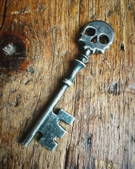 "This custom designed skeleton key (sometimes called a master key) with a skull-shaped bow is made stainless steel and aged ebony wax to give it depth and character. Great for costumes, gifts, and decoration. My copy was designed as a prop for a Caribbean pirate themed family \"staycation\" adventure. NOTE: My shop's prices now include Etsy's recently increased seller fees. Thank you for understanding." Cool Key Designs, Cool Keys, Vintage Keys Aesthetic, Skeleton Key Aesthetic, Keys Aesthetic, Key Aesthetic, Skeleton Key Tattoo, Key Decor, Old Skeleton Keys