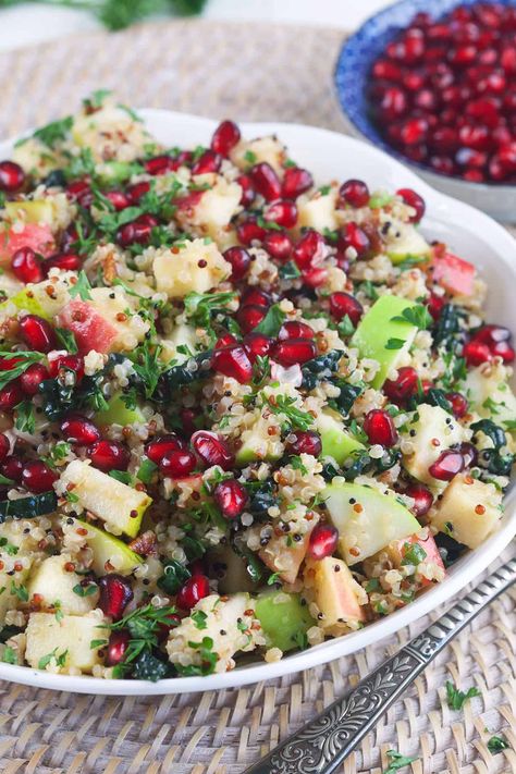 Quinoa Salad Recipe Easy Quinoa Salad, Kale Quinoa, Quinoa Salad Recipe, Kale Quinoa Salad, Friendsgiving Food, Easy Quinoa, Thanksgiving 2024, Quinoa Salad Recipes, Best Salad Recipes