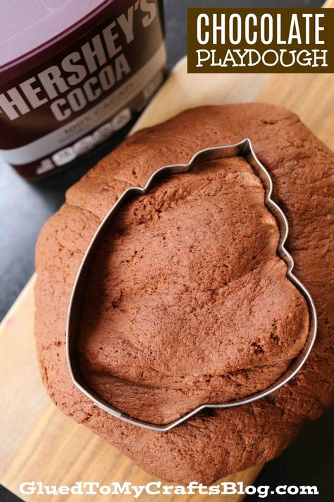 Homemade Hot Chocolate Play Dough Recipe Tutorial For Christmas Slime Recipe Glue, Peppermint Playdough, Chocolate Play Dough Recipe, Edible Playdoh, Chocolate Play Dough, Dough Slime, Moon Dough, Cooked Playdough, Scented Play Dough