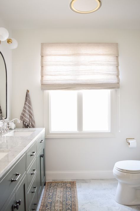 Roman Shades Bathroom, Roman Bathroom, Bathroom Window Coverings, Modern Roller Blinds, Bathroom Shades, Small Bathroom Window, Bath Window, Bathroom Window Curtains, Bathroom Window Treatments