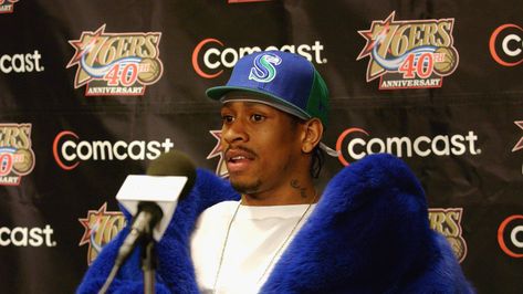 2000s men's fashion Iverson Aesthetic, Allen Iverson Aesthetic, Allen Iverson Practice, Nba Pfp, Allen Iverson The Answer, Loafers Streetwear, Philadelphia Sixers, Looks Hip Hop, Cute Travel Outfits