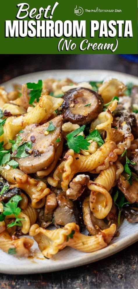 Garlic Mushroom Pasta, Vegan Mushroom Pasta, Mediterranean Diet Recipes Dinners, Mushroom Recipes Pasta, The Mediterranean Dish, Easy Mediterranean Diet Recipes, Fast Foods, Garlic Mushrooms, Pasta Dinners