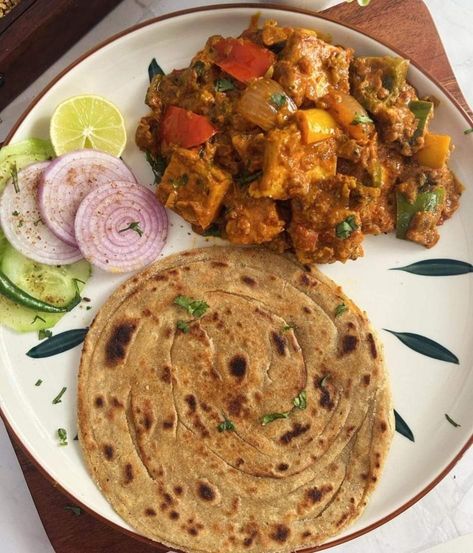 Veg Lunch Recipes Indian, Indian Veg Thali, Food Captions, Meal Planning Menus, Cheap Meal Ideas, Healthy Food Menu, Simple Family Meals, Food Lab, Indian Cooking Recipes