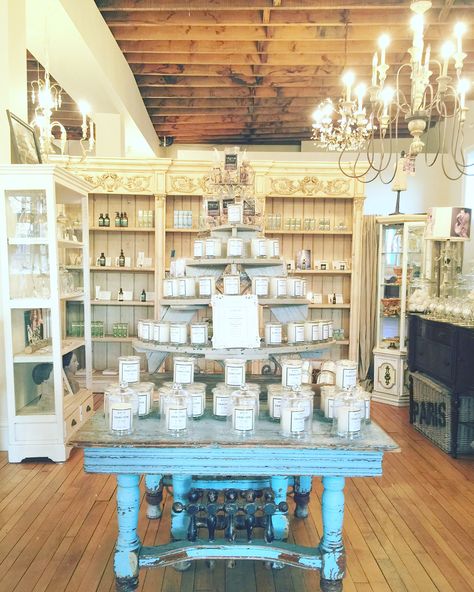 Apothecary Made in Hamilton candle table at Pure Home Couture Diy Soap Display, Candle Store Display, Candle Booth, Booth Display Ideas, Clay Mation, Craft Fair Table, Apothecary Candle, Craft Show Booths, Craft Show Booth