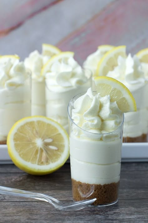 Lemon Cheesecake Mini, Dessert Cups Easy, Lemon Dessert Recipes Easy, Easy Delicious Desserts, No Bake Lemon, Wedding Dessert Ideas, No Bake Lemon Cheesecake, Mini Dessert Recipes, Dessert Cups Recipes