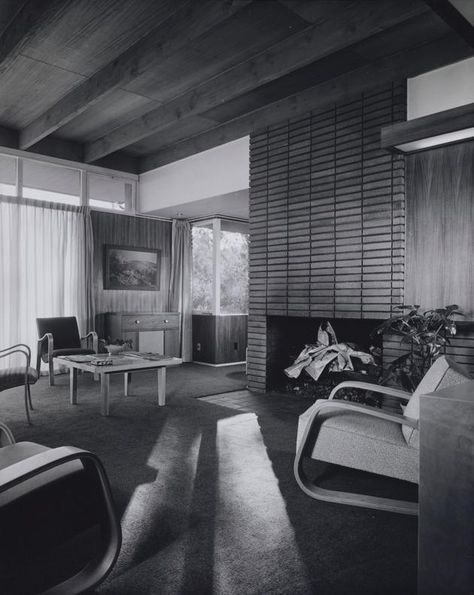 case study house #16 - rodney walker - julius shulman 9 b Case Study House, Case Study Houses, Mid Century Interior, Modernist House, Mid Century Architecture, Mid Century Modern Interiors, Vintage Interiors, Decor Minimalist, Mid Century Modern House