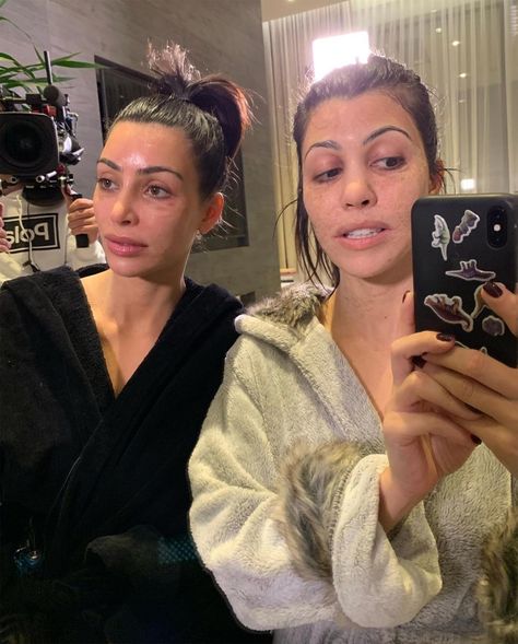 Kourtney Kardashian Makeup, Kardashian Makeup, Kim And Kourtney, Anti Aging Mask, Beauty Mask, Without Makeup, Kardashian Jenner, Kourtney Kardashian, Free Makeup