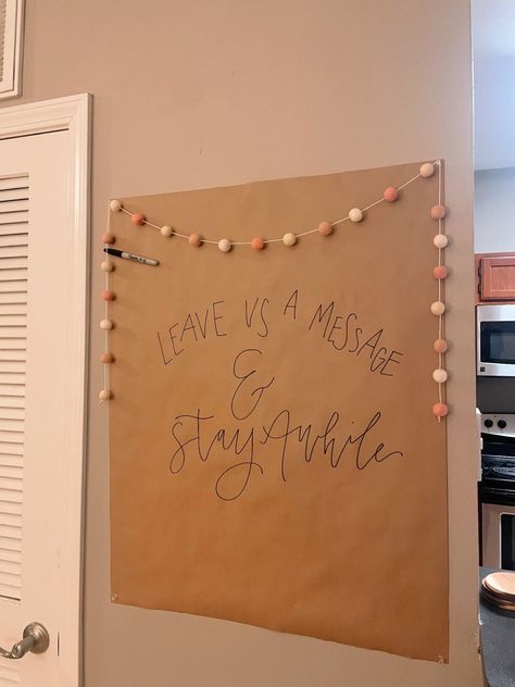 Apartment Decor Ideas College, Cute Cheap Apartment Decor, Simple Cute Apartment Decor, Decorate College Apartment, Bathroom Ideas For Apartments Decor, School Apartment Decorating, Cute College Kitchen Ideas, Apartment Decorating Wall Decor, College Porch Ideas