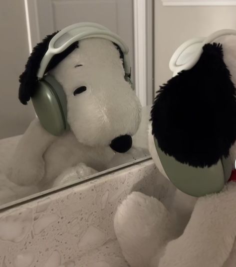 Snoopy Icons, Snoopy Pfp, Snoopy Plush, Baby Pink Aesthetic, Snoopy Pictures, Snoop Dog, Joe Cool, Snoopy Love, Cute Stuffed Animals