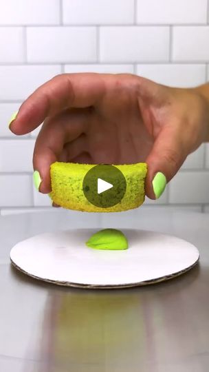 901K views · 25K reactions | 💚💚❤️💚💚 #grinch #grinchtiktok #grinchmas #grinchcake | Cupcake SB12 | Grinch MR · You're A Mean One Grinch Cupcakes Ideas, Grinch Cupcakes, Elf Cake, Chick Cupcakes, Hobbit Food, Grinch Cake, Christmas Themed Cake, Crab Stuffed, Ace Books