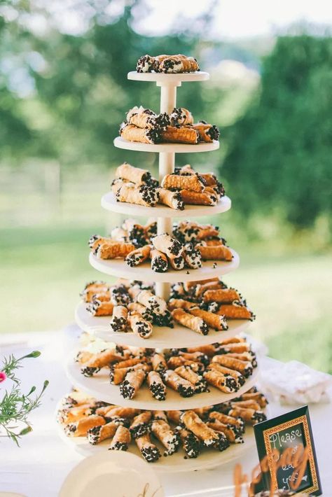 Wedding Cake Alternatives for the Couple Who Just Doesn't Like Cake Dessert Display Wedding, Wedding Table Menus, Winter Dessert, Wedding Pie, Dessert Alternatives, Cake Stand Set, Wedding Cake Pops, Rustic Wedding Decorations, Wedding Cake Alternatives