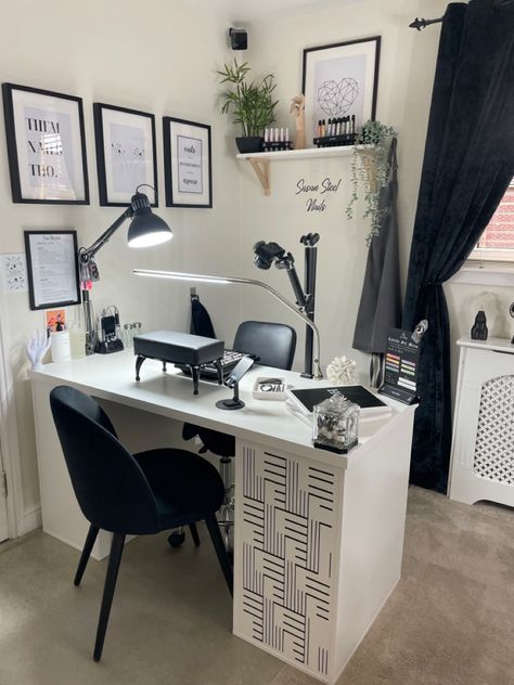 My Nail Studio Black And White Nail Tech Room, Small Nail Suite Ideas, Nail Studio Setup, Small Home Nail Salon Ideas, Small Nail Studio Design, Nail Setup In Bedroom, Nail Tech Studio Aesthetic, Black And White Nail Room, Nail Tech Desk Ideas