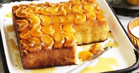 This delicious and impressive looking mandarin upside-down cake is a little tricky to make but is oh so worth it. Better still it is gluten-free so everyone can enjoy it. Use a microplane to zest the fruit for best results. Mandarin Upside Down Cake, Best Gluten Free Cake Recipe, Mandarine Recipes, Syrup Cake, Gluten Free Cake Recipe, Yoghurt Cake, Flourless Cake, Hazelnut Cake, Flourless Chocolate Cakes