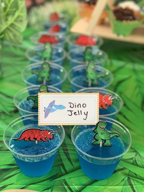 Dinosaur Jello Ideas, Dino Snack Ideas, Dinosaur Birthday Theme Food, Dinasour Dessert Ideas, Dinosaur Treat Table Ideas, First Birthday Dinosaur Theme Decorations, Dino Birthday Party Food Dinosaur Snacks, Dinosaur Party Snack Ideas, Dinosaur Birthday Party Dessert Table