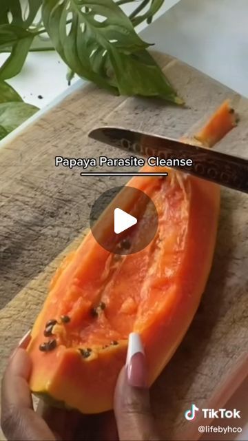 Be Nutrimental on Instagram: "Papayas are especially helpful if you are dealing with digestive issues like IBS, constipation or inflammation of the gut lining. Papayas soothes irritated nerves in intestinal lining, and the papaya seeds are incredible to prevent and kill parasites in the gut (eat maximum 6 black seeds a day). 🙌🏽 So for the next time you are travelling; if you find yourself constipated, uncomfortably bloating, with a stomach upset or an parasite infestion, eat the papaya and save this post so you won’t forget! 

Follow @lifebyhco on tik tok!

#papaya #holisticliving #naturalmedicine #diet #cleanse #coloncleanse #benutrimental #healthyeating #cleaneating #smoothie #holistichealth #parasitecleanse  #didyouknow" Stomach Parasite Cleanse, Papaya Parasite Cleanse, Papaya Seed Parasite Cleanse, Papaya Seeds For Parasites, Papaya Seeds How To Eat, Best Parasite Cleanse, Parasite Cleanse Diet, Diet Cleanse, Intestinal Parasites