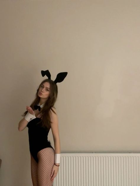 Playboy bunny costume Halloween Costumes Bodysuit, Bunny Dress Costume, Play Boy Disfraz, Costumes For Rabbits, Bunny Outfit Halloween, Bunny Costume Aesthetic, Halloween Costumes Bunny, Cute Bunny Costume, Halloween Bunny Costume