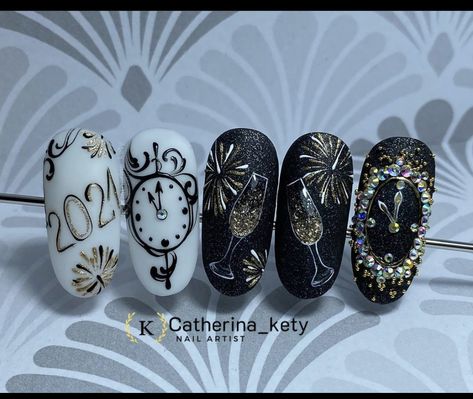 New Year Nail Art, Nail Art New, New Year Nail, New Year Nails, Nye Nails, New Years Nail Art, Xmas Nail Art, New Years Nail Designs, Unghie Sfumate