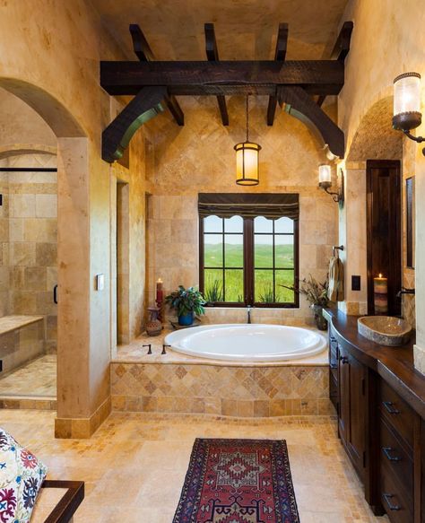 Italian Bathroom Tuscan Style, Spanish Architecture Hacienda Style, Southwestern Bathroom Ideas, Spanish Bathroom Hacienda Style, Hacienda Style Bathroom, Mexican Ranch House, Spanish Ranch Style Homes, Spanish Villa Interior, Traditional Mexican House