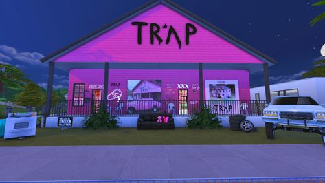 Sierra The Simmer's CC Finds — 𝗧𝗥𝗔𝗣 𝗠𝗨𝗦𝗜𝗖 𝗠𝗨𝗦𝗘𝗨𝗠 𝗔𝗧𝗟 If a trap house and an art... Sims Trap House, Trap House Sims 4 Cc, Sims 4 Trap House, Urban House, Music Museum, Play Sims 4, Sims 4 House Plans, Sims 4 Expansions, Tumblr Sims 4