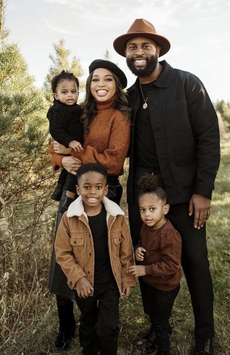 Black And Beige Family Photos, Black Fall Photoshoot Family, Family Of 5 Photoshoot Poses, Brown Photoshoot Black Family, Family Photos Black People, Black Family Portrait Ideas Outdoor, Fall Family Photos Black And Tan, African American Fall Family Photoshoot, Black Family Fall Photoshoot