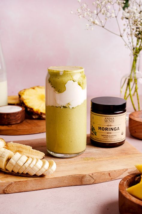 Rich & Creamy Superfood Moringa Smoothie - The All Natural Vegan Moringa Smoothie, Moringa Recipes, Healing Smoothie, Moringa Leaf Powder, Moringa Powder, Superfood Smoothie, Morning Smoothie, Frozen Pineapple, Boost Your Energy