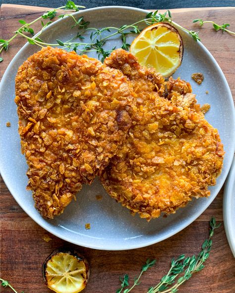 Cornflake Crusted Chicken Schnitzel - A Sprinkle of Salt Cornflake Crust, Cornflake Crusted Chicken, How To Make Schnitzel, Cornflake Chicken, Schnitzel Recipes, Broiled Chicken, Chicken Schnitzel, Crusted Chicken, Chicken Cutlets