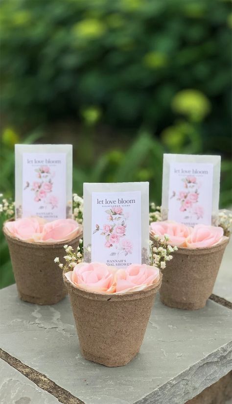 Spring Wedding Gifts For Guests, Rustic Fall Wedding Favors, Wedding Seed Packet Favors, Silver Wedding Favors, Let Love Bloom, Rustic Favors, Unique Bridal Shower Favors, Country Wedding Favors, Rustic Bridal Shower Favors