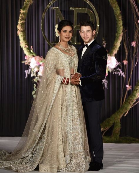 Reception🥰 #pakistaniweddings #indianwedding #priyankachopra #nickjonas #bollywood Priyanka Chopra Wedding, भारतीय दुल्हन संबंधी, White Lehenga, Hindu Ceremony, Reception Outfit, Reception Lehenga, Gothic Wedding Dress, Stylish Celebrities, Wedding Reception Dress