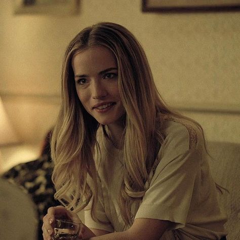 Madeline Usher, Emma Duval, Sarah Ward, Willa Fitzgerald, The House Of Usher, House Of Usher, Sarah Gadon, Chloe Rose, Texas Chainsaw