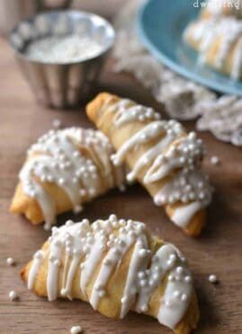 Crescent Rolls – Lemon Tree Dwelling Crescent Roll Cheesecake, Lemon Tree Dwelling, No Bake Oatmeal Bars, Treat Bar, Pane Dolce, Crescent Roll Recipes, Chocolate Almond, Almond Cream, Baked Oatmeal