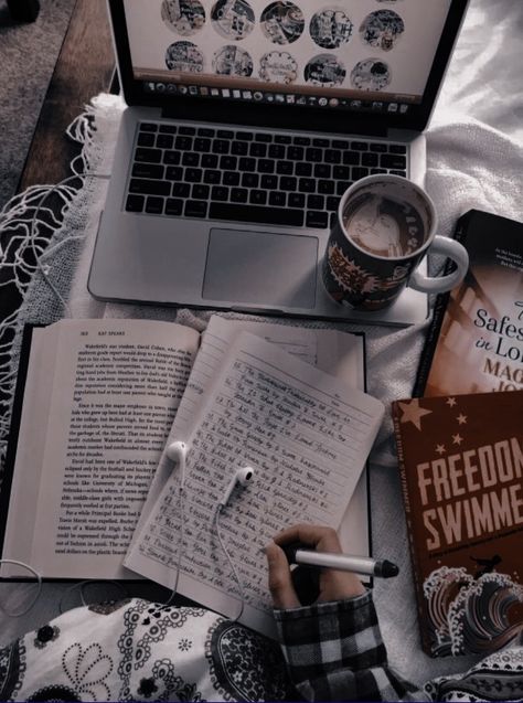 Study Aestethic, Notes Motivation, Philosophy Major, Study Aesthetics, Colleen Hoover Books, Study Decor, College Aesthetic, Academic Validation, Study Pictures