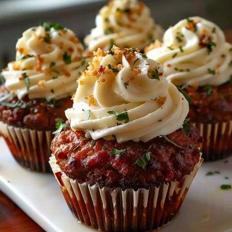 Make dinner fun with Meatloaf Cupcakes topped with mashed potato icing! A perfect blend of tasty and playful Meatloaf Muffins Recipe, Trending Desserts, Meatloaf Cupcakes, Beef Appetizers, Meatloaf Muffins, Healthy Ground Beef, Ground Beef And Potatoes, Potato Dinner, Potato Toppings