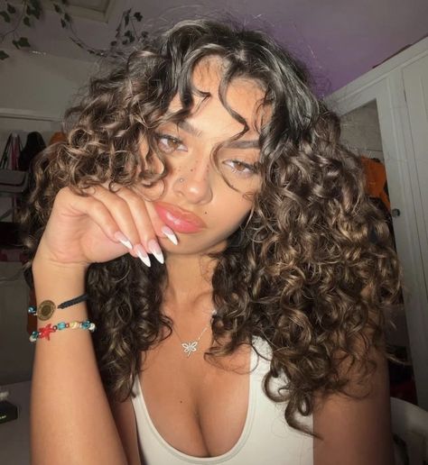 Mrs Bella, Curly Hair Photos, Hair Tips Video, Beautiful Curly Hair, Hairdos For Curly Hair, Curly Girl Hairstyles, Curly Hair Cuts, Hair Inspo Color, Hair Photo