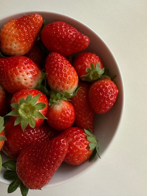 #strawberries #strawberry #aesthetic #ideas #food #berry Bowl Of Strawberries Aesthetic, Strawberry Bowl Aesthetic, Strawberry Juice Aesthetic, Never Complain Never Explain, Strawberries Aesthetic, Bowl Of Strawberries, Mojito Strawberry, Strawberry Bowl, Strawberry Aesthetic