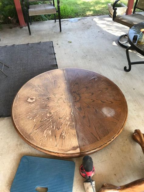 makeover on a worn oak table to a farmhouse fresh beauty Farmhouse Table Makeover, Boat Kitchen, Refurbished Kitchen, Round Oak Dining Table, Redoing Furniture, Dining Room Table Makeover, Glow Table, Painted Kitchen Tables, Table Redo