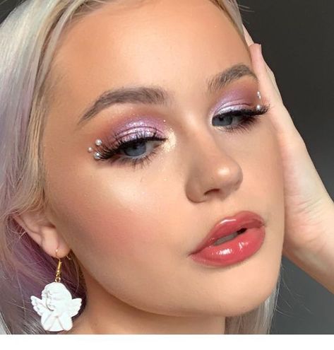 Makeup With Rhinestones, Beauty Dish, Rhinestone Makeup, Valentines Makeup, Elegant Beauty, Purple Eyeshadow, Makeup Eye Looks, Beauty Makeup Tips, Pink Makeup