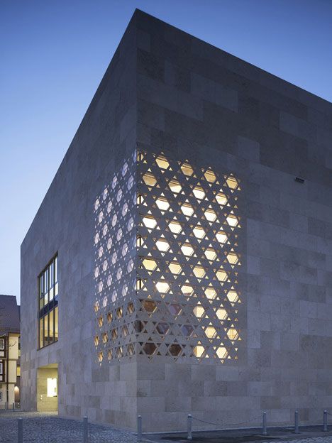 Synagogue Design, Architecture Facade, Mosque Design, Sacred Architecture, Religious Architecture, Interior Design Magazine, Gothic Architecture, Facade Architecture, Light Architecture