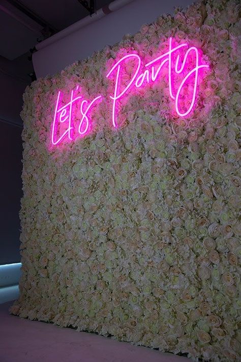 @emonieloreal💖 Flower Wall With Neon Sign, Deco Photobooth, Champagne Birthday, Flower Backdrop Wedding, Wedding Entrance Decor, Crown Birthday, 21st Birthday Decorations, 21st Party, Cute Birthday Ideas