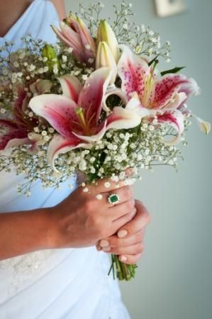 Lilly Bridal Bouquet Lilies, Wedding Bouquets Bride Lilies, Bride Bouquets With Lillies, Stargazer Lilies Bouquet, Wedding Lillies Bouquets, Pink Lily Wedding Flowers, Lillie Wedding Bouquets, Stargazer Lily Wedding Decorations, Colorful Lily Bouquet