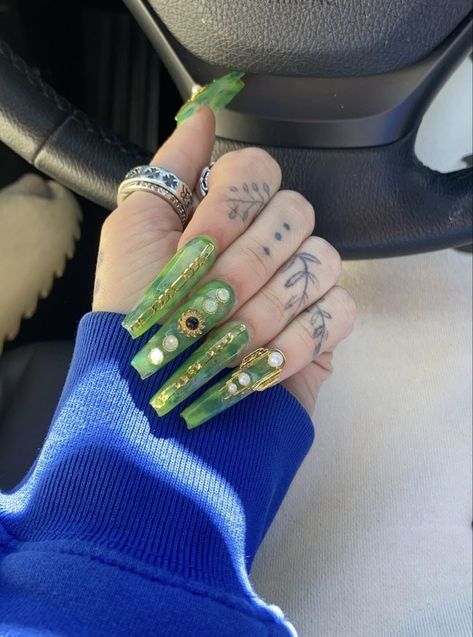 Green Earthy Nails, Earthy Acrylic Nails, Green Nail Inspiration, Earthy Nails Acrylic, Nails Aesthetics, April Nails, Retro Nails, Gothic Nails, Green Nail Polish