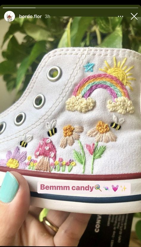 Embroidery Sneakers Diy, Shoe Embroidery Ideas, Bordados Aesthetic, Embroidery Jeans Diy, Embroidered Converse, Clothes Embroidery Diy, Denim Embroidery, Embroidery Shoes, Embroidered Shoes