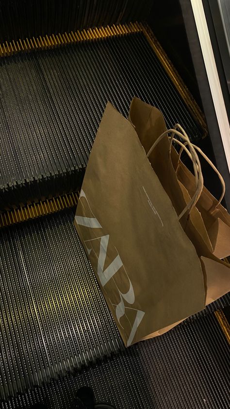 Zara bag Zara Bag Aesthetic, Zara Shopping Bag Snapchat Story, Zara Snap Story, Zara Astethic, Zara Store Aesthetic, Shopping Bags Snapchat Story, Zudio Shopping Snap, Zara Shopping Bag, Zara Dresses 2023