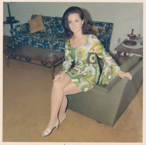 1960s Living Room, 60s Photos, Vintage Everyday, 1960s Fashion, The 1960s, Girls Wear, 1960s Vintage, 70s Fashion, Vintage Photos