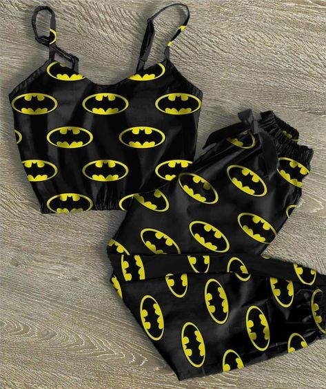 Batman Pjs Woman, Spiderman Pjs Women, Spiderman Pjs, Batman Pjs, Spiderman Pajamas, Cute Batman, Pajamas Aesthetic, Batman Outfits, Couple Fits