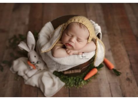 Newborn Easter Pictures, Easter Baby Photos, Newborn Animals, Newborn Photos Boy, Easter Photoshoot, Foto Newborn, Baby Backdrop, Monthly Baby Photos, Newborn Baby Photoshoot