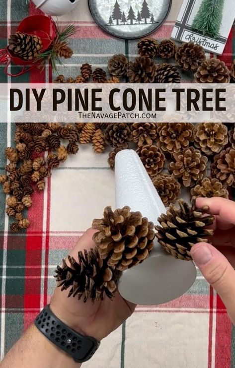 Christmas Tree Ideas Dollar Tree, Tabletop Christmas Tree Ideas, Craft Ideas Dollar Tree, Christmas Diy Easy, Pine Cone Craft, Easy Christmas Craft Ideas, Pinecone Projects, Dollar Tree Christmas Diy, Cheap Christmas Crafts